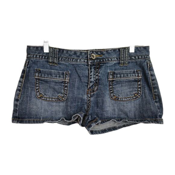 Mudd Jeans Denim Shorts Womens Size 9 Medium Blue Embroidered Pockets 2" Inseam - Picture 1 of 7